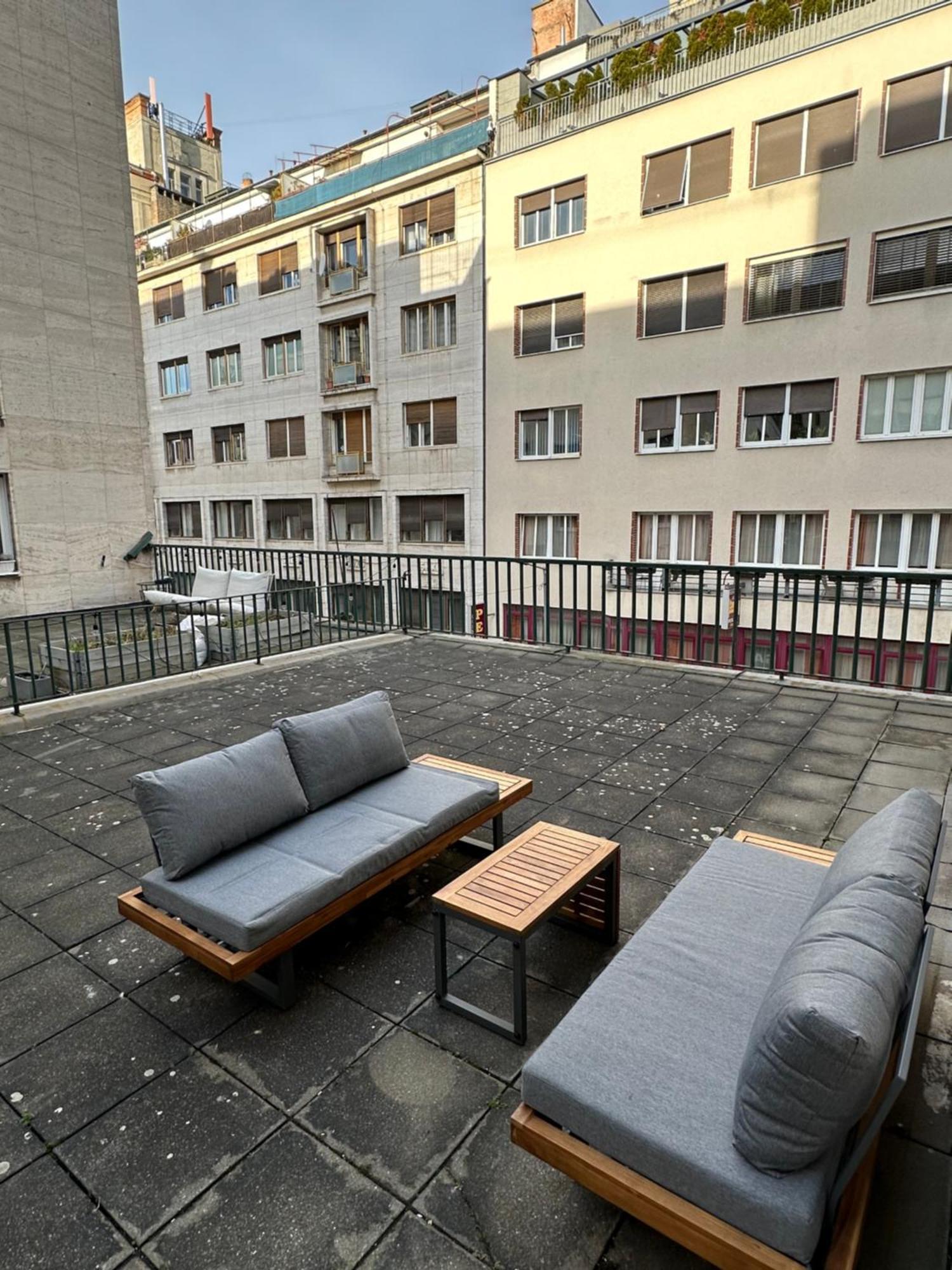 Bratislava Oldtown Apartment 130M2 ,60M2 Terrace And 2 Bathrooms Екстер'єр фото