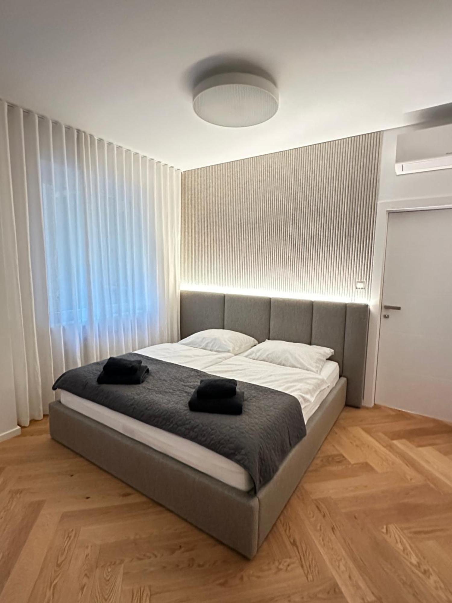 Bratislava Oldtown Apartment 130M2 ,60M2 Terrace And 2 Bathrooms Екстер'єр фото